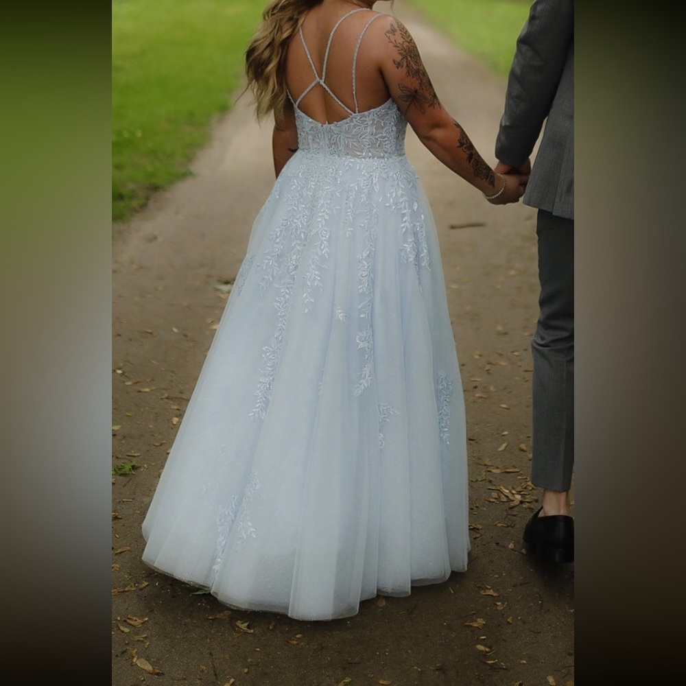 Ellie Wilde prom dress - Picture 2 of 6